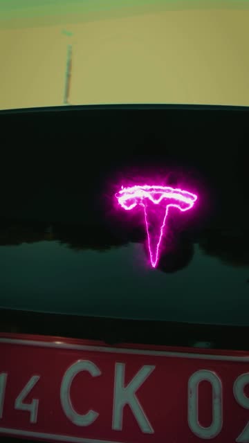 Tesla, движение